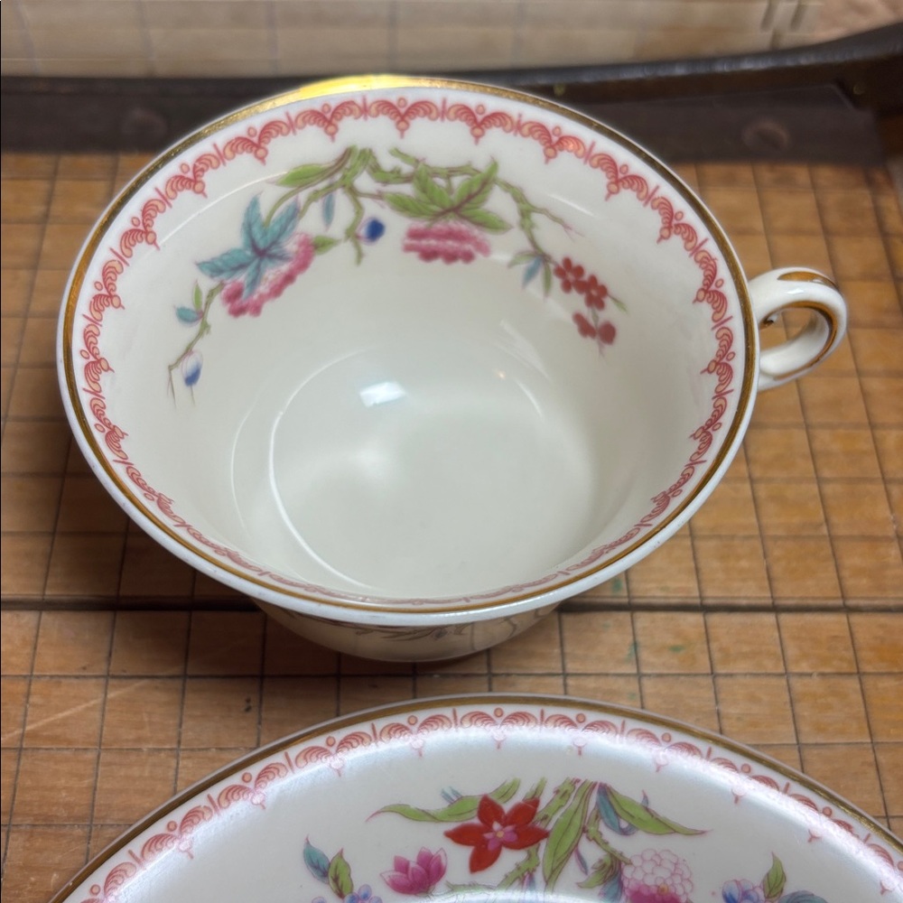 Old Ivory Syracuse 2 Cup 2 Saucers Bombay Pattern Exotic Floral Colorful Bird - Picture 7 of 17
